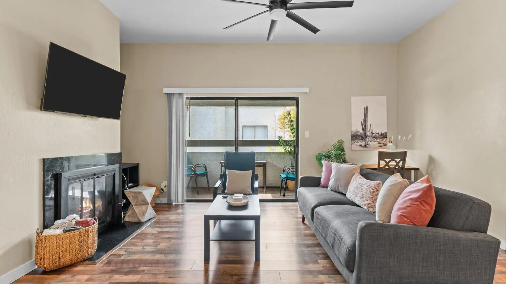 Holiday home Snug 2Br Condo W Pool, Patio, Wd Near Old Town Scottsdale